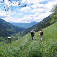 Parcourir le monde tout en gagnant de l’argent, c’est possible ?